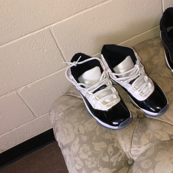 Retro 11 - Picture 1 of 3